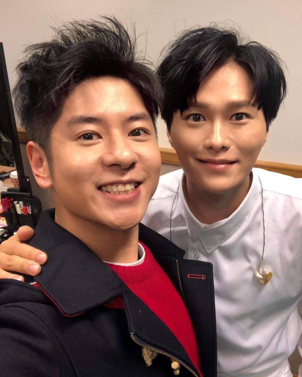 傳許廷鏗暗撻女助手佩帶情侶頸繩疑同居？ - 美人計 - 橙新聞