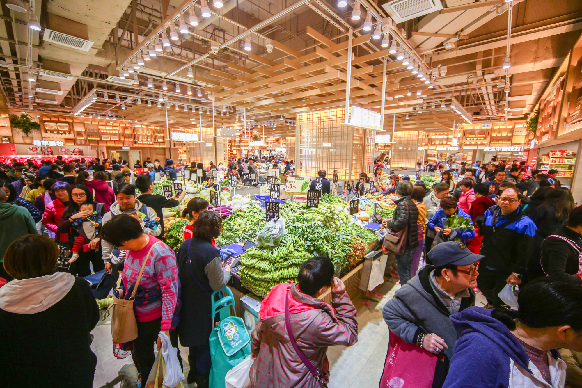 5. 香港街市繼續保留原有的實體咭照顧不同顧客需要.jpg