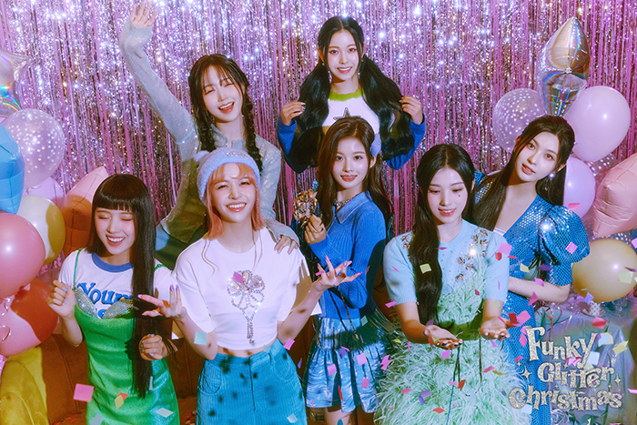 6123d5c56aad480e93280c00c6a7fb26-단체4 X 05 1583_teaser(700).jpg