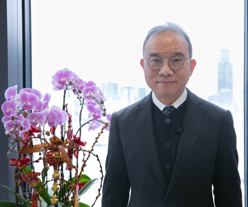 高官齐向巿民拜年　李家超：市民兔年福泰　香港动如脱兔
