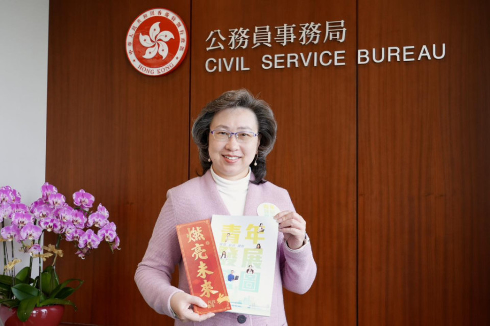 高官齐向巿民拜年　李家超：市民兔年福泰　香港动如脱兔