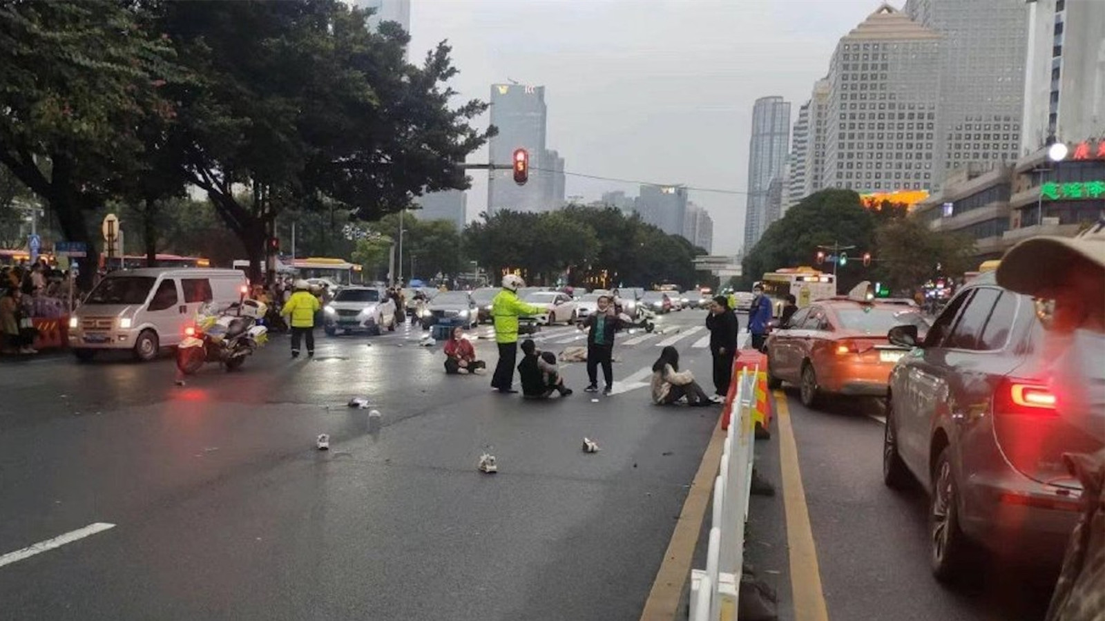 优享资讯 | 广州一BMW私家车冲撞人群酿5死13伤 22岁司机当场被捕