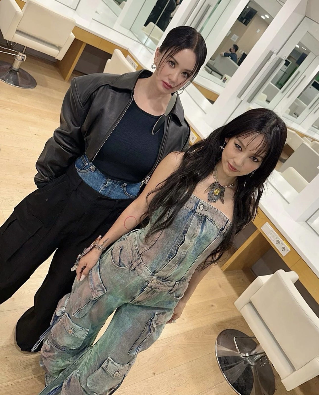 繼「退貨遠征隊」後,嚴正化(左)再度與李孝利組團活動。(嚴正化Instagram圖片).jpg 繼「退貨遠征隊」後,嚴正化(左)再度與李孝利組團活動。(嚴正化Instagram圖片).jpg