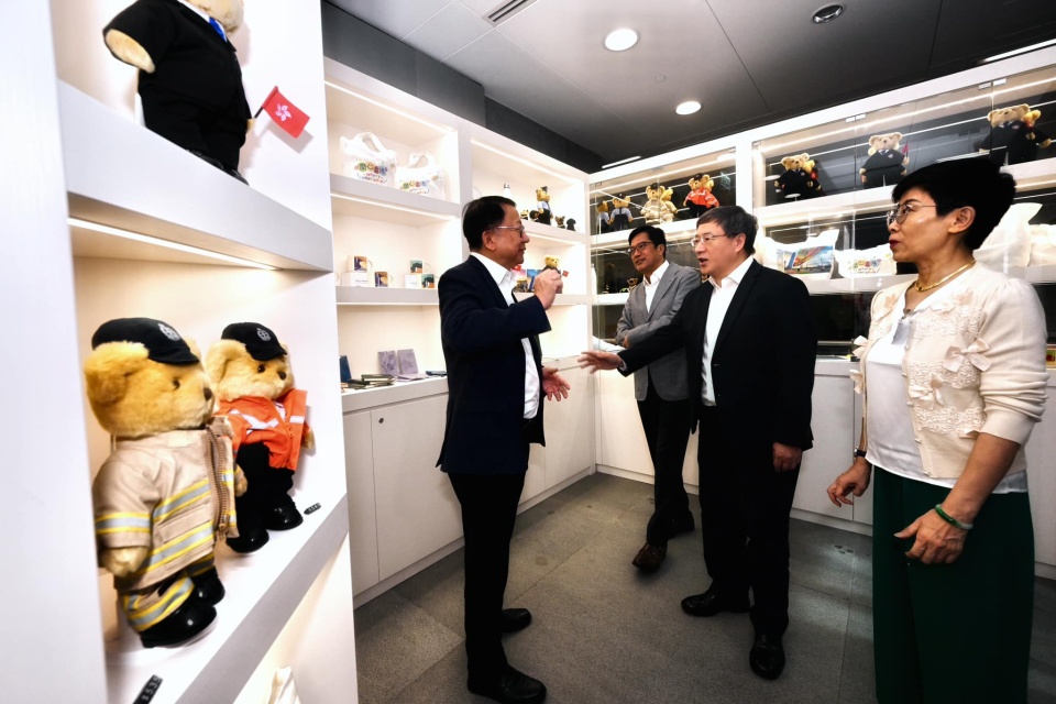 政情｜政府禮品店開業　陳國基幫襯不忘宣傳：總有一款啱你心水