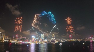 有片---無人機表演驚艷維港-深港兩地聯飛賀國慶佳節