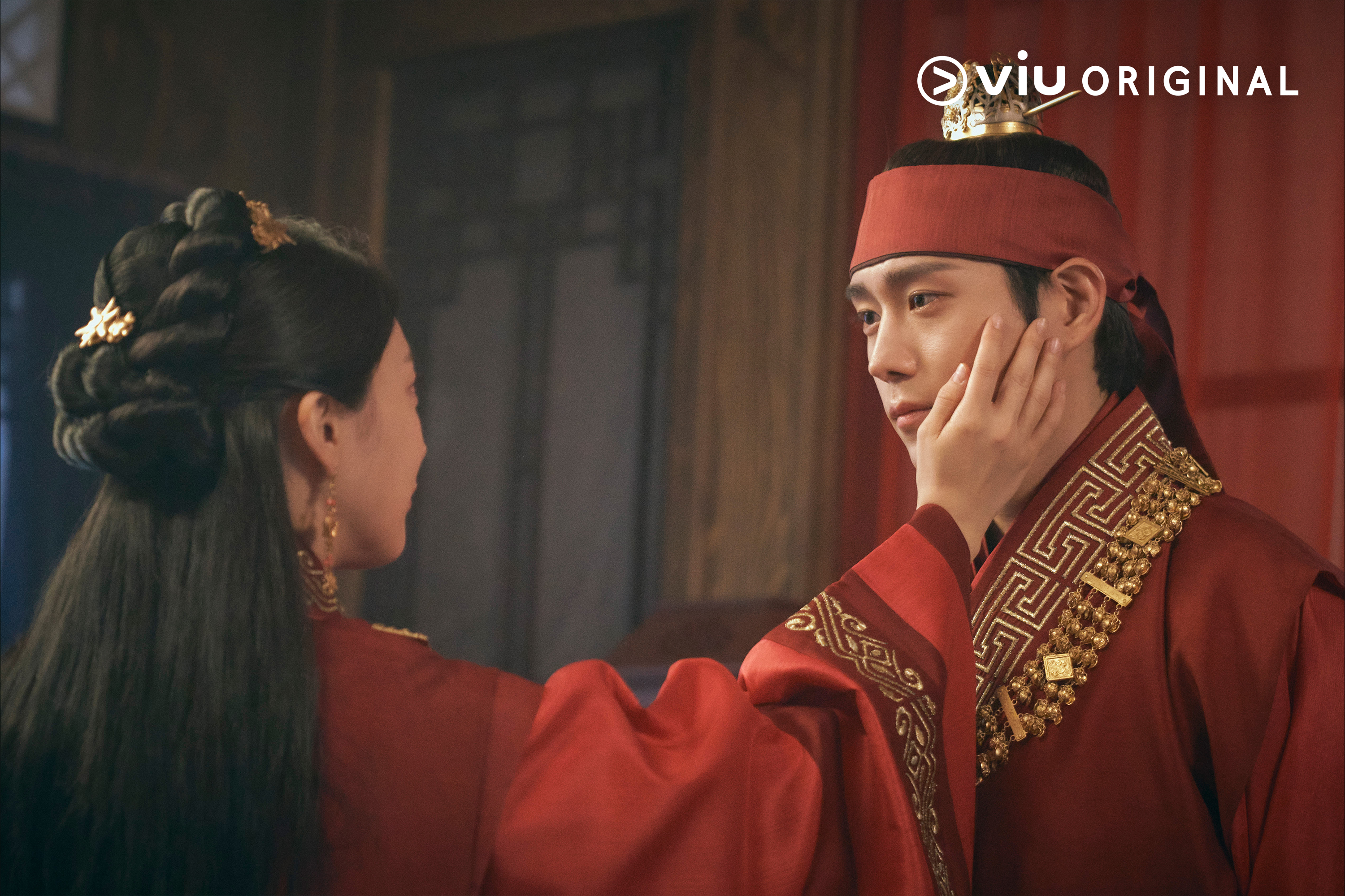 Viu Original《白晝之月》_劇照07_表藝珍、金永大.jpeg