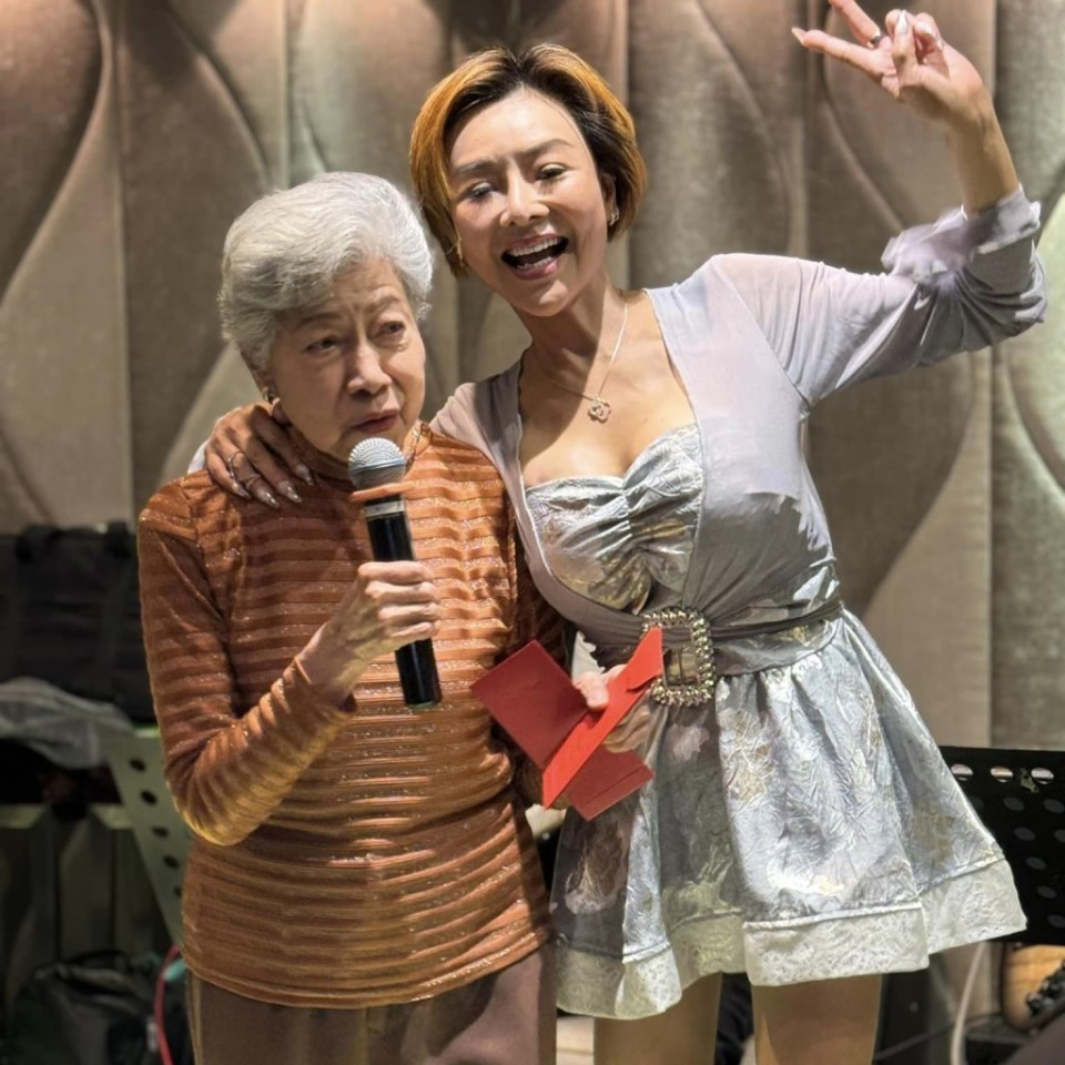 葉子楣 葉子楣生日派對神奇女俠扮相曝光低胸迫爆彈結他狂歡