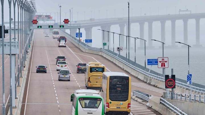 港車北上實施一周年---港珠澳大橋口岸車流量頻創新高