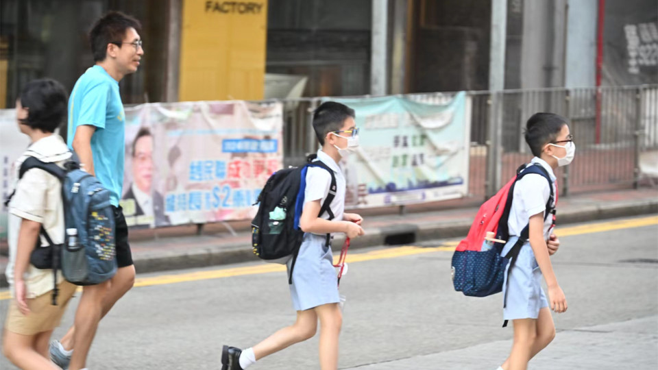 運輸署指開學日交通大致暢順-學生-可以見到同學感到開心