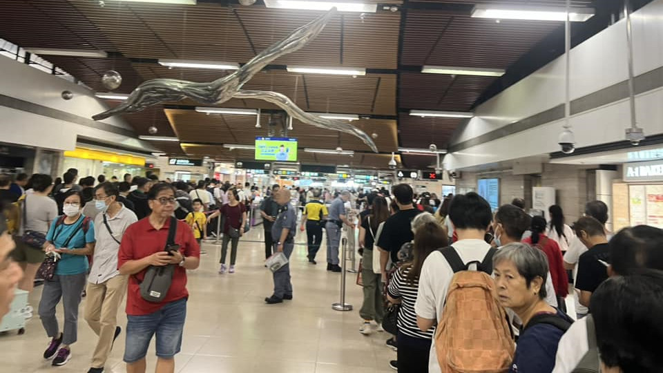 重陽長周末-港鐵-過關人數比高峰時減少-東鐵線列車服務陸續回復正常