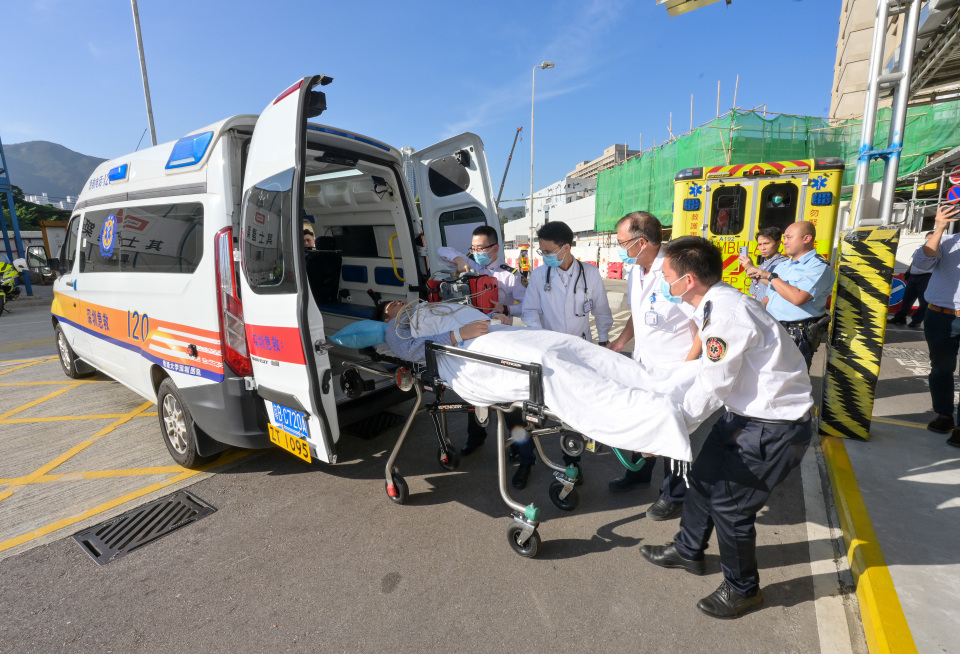 盧寵茂-跨境救護車運送計劃本月試行-預期最多轉運至屯門醫院