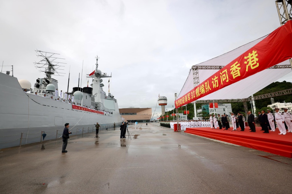 昂船洲軍營舉行儀式歡迎海軍艦艇編隊訪港-李家超-增強年輕一代對國家認同感