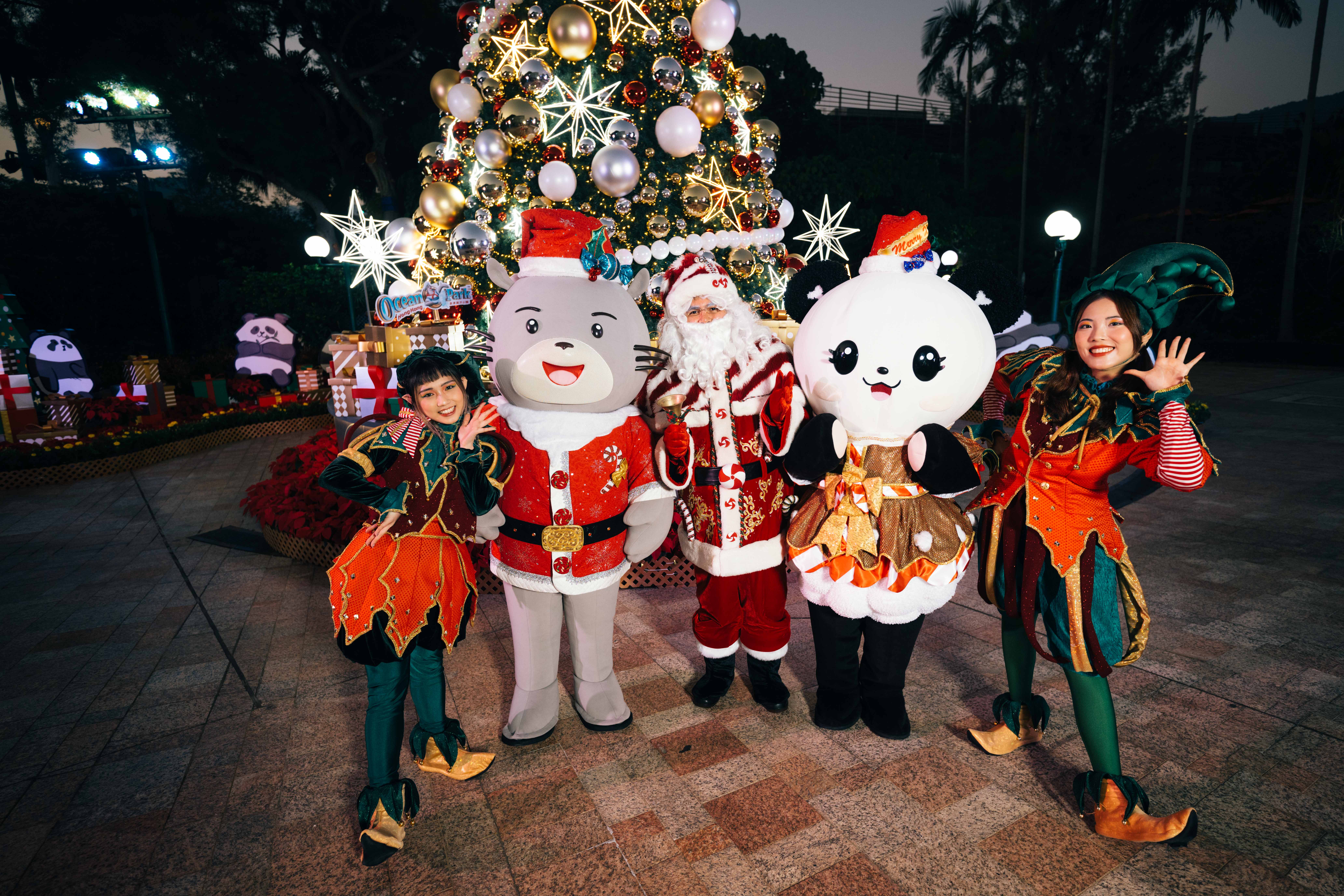 Panda Claus Tree_3 (1).jpg