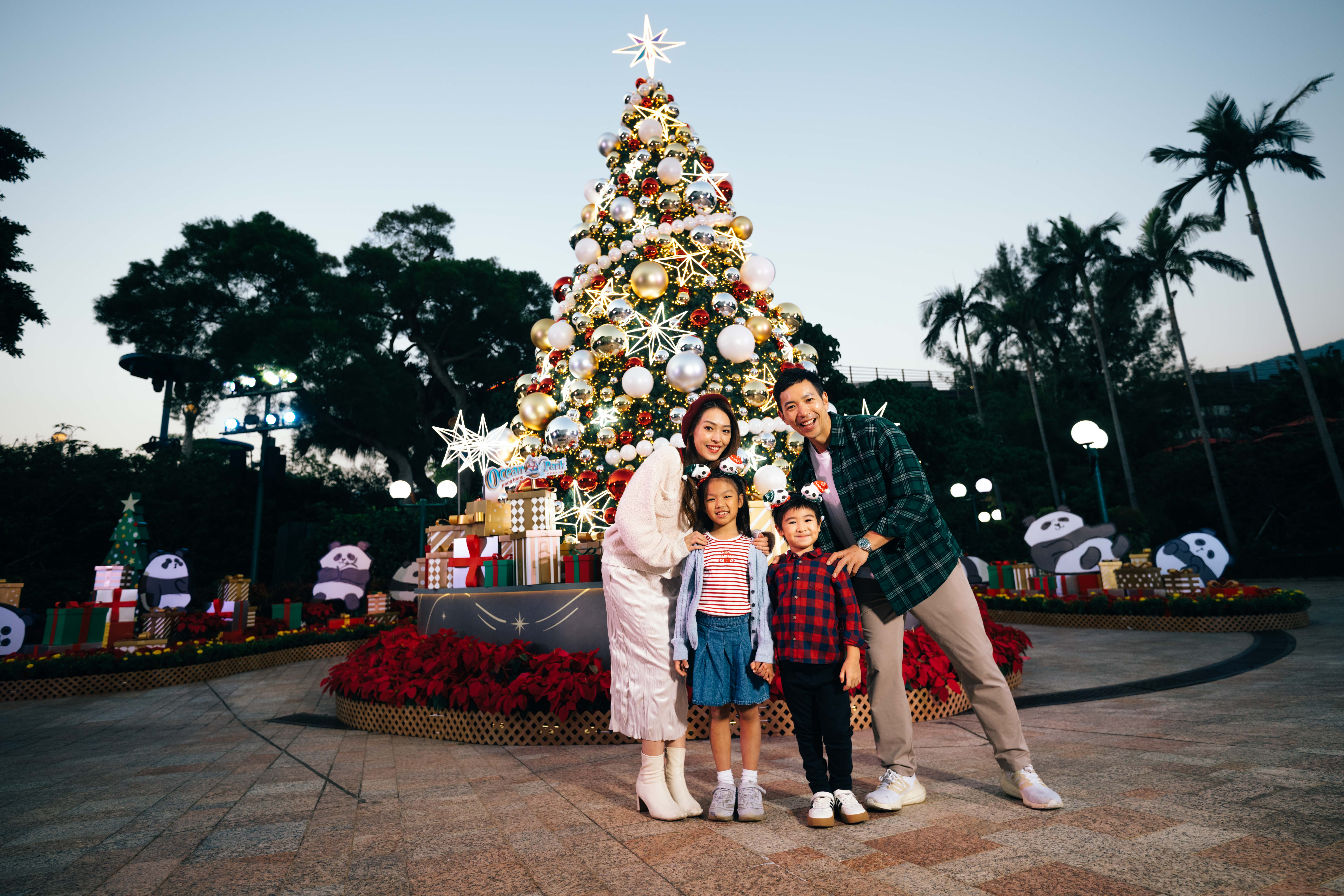 Panda Claus Tree_1.jpg