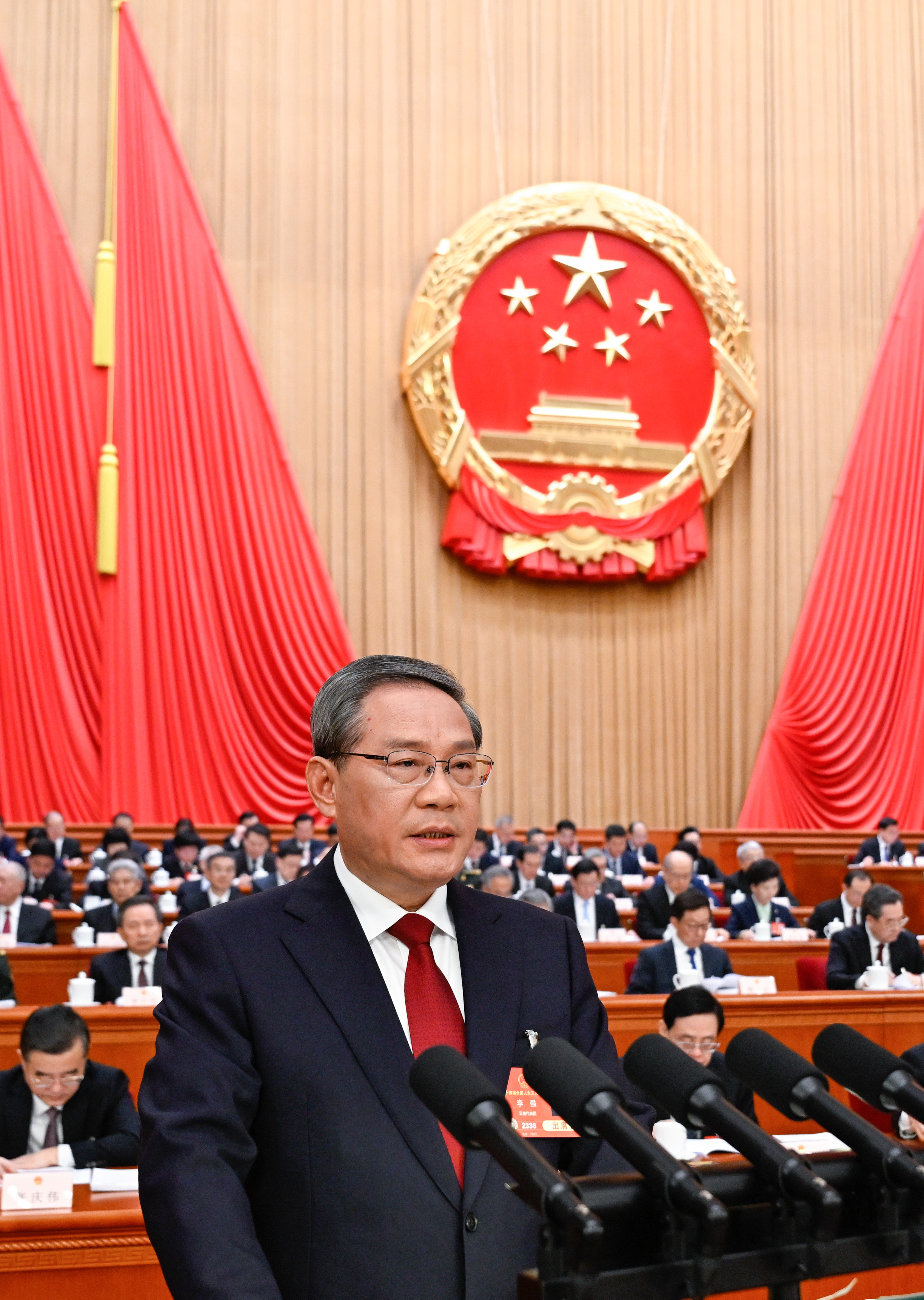 （两会·人大开幕·XHDW）李强作政府工作报告XxjpieC007138_20250305_PEPFN0A001.JPG