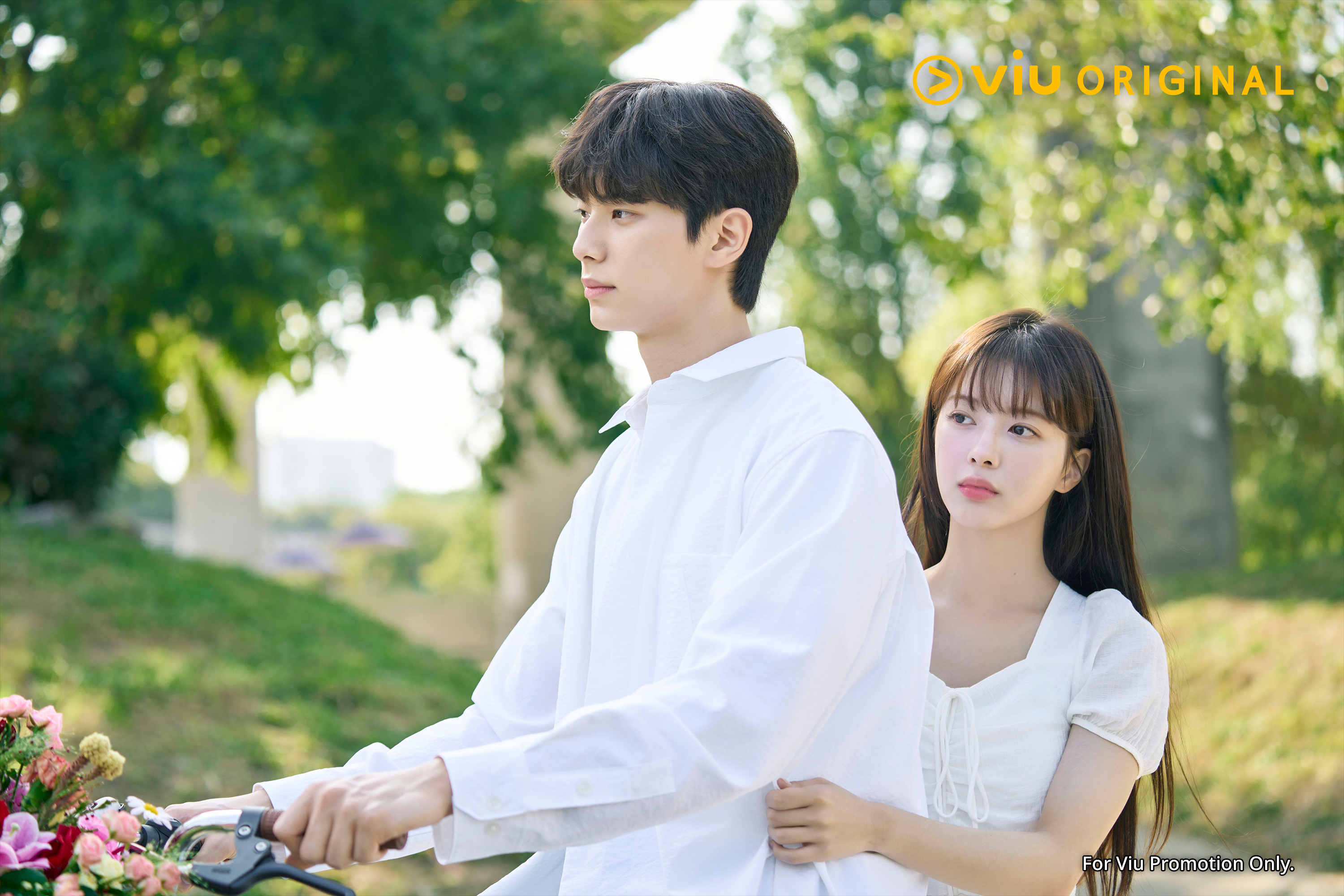 Viu Original《芭妮與哥哥們》_劇照01_黃載烈（李彩玟飾）、芭妮（盧正義飾）.jpg