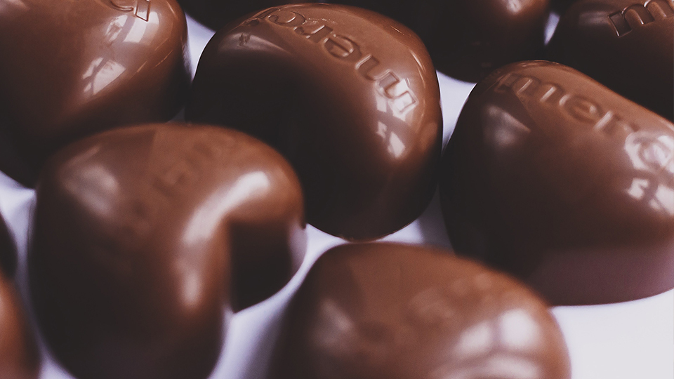 身心有營飲食法則-1隻復活蛋熱量等於3碗飯-黑朱古力都有11茶匙油-比白朱古力更高脂