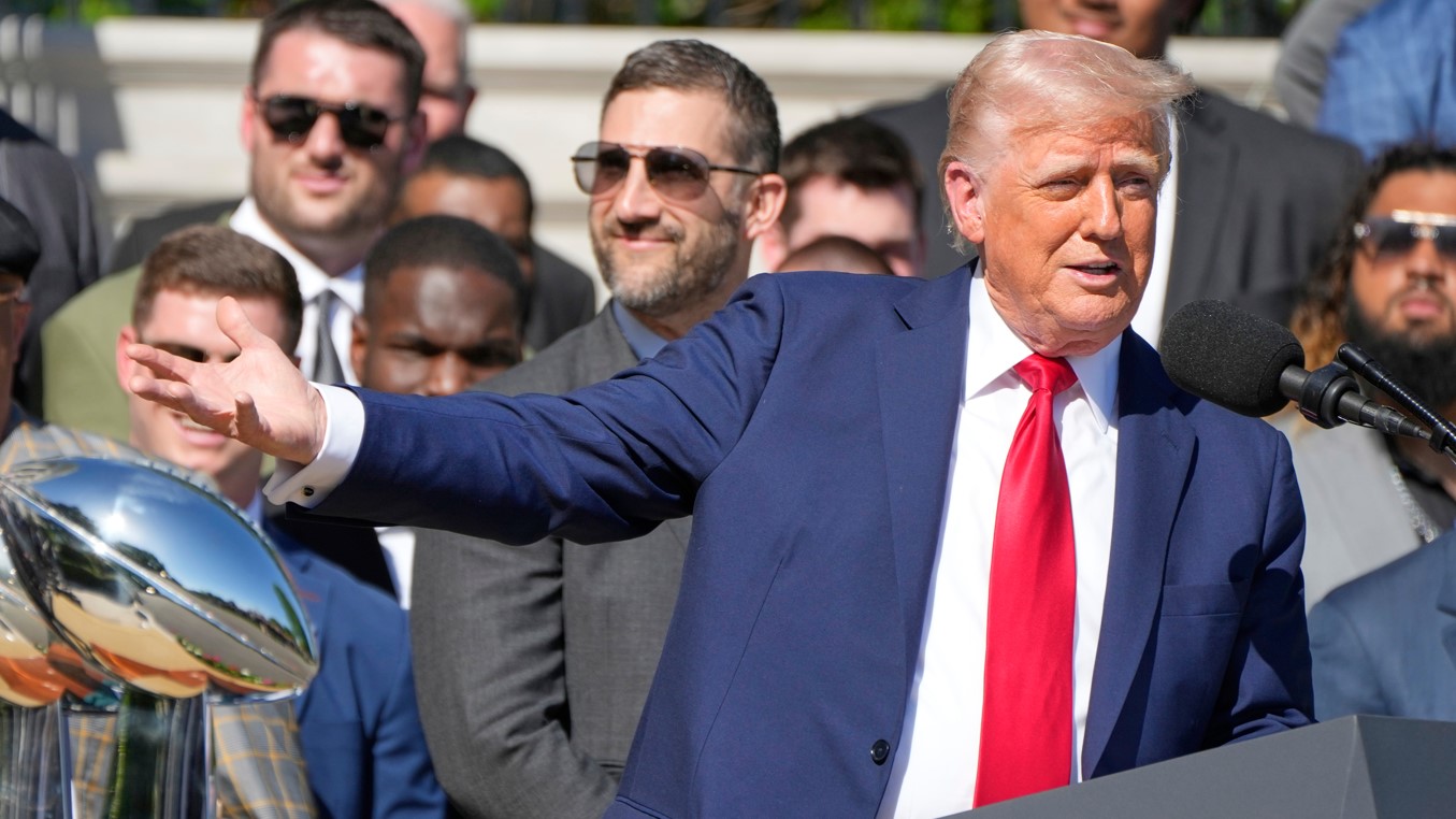 TRUMP_100_AP.jpg