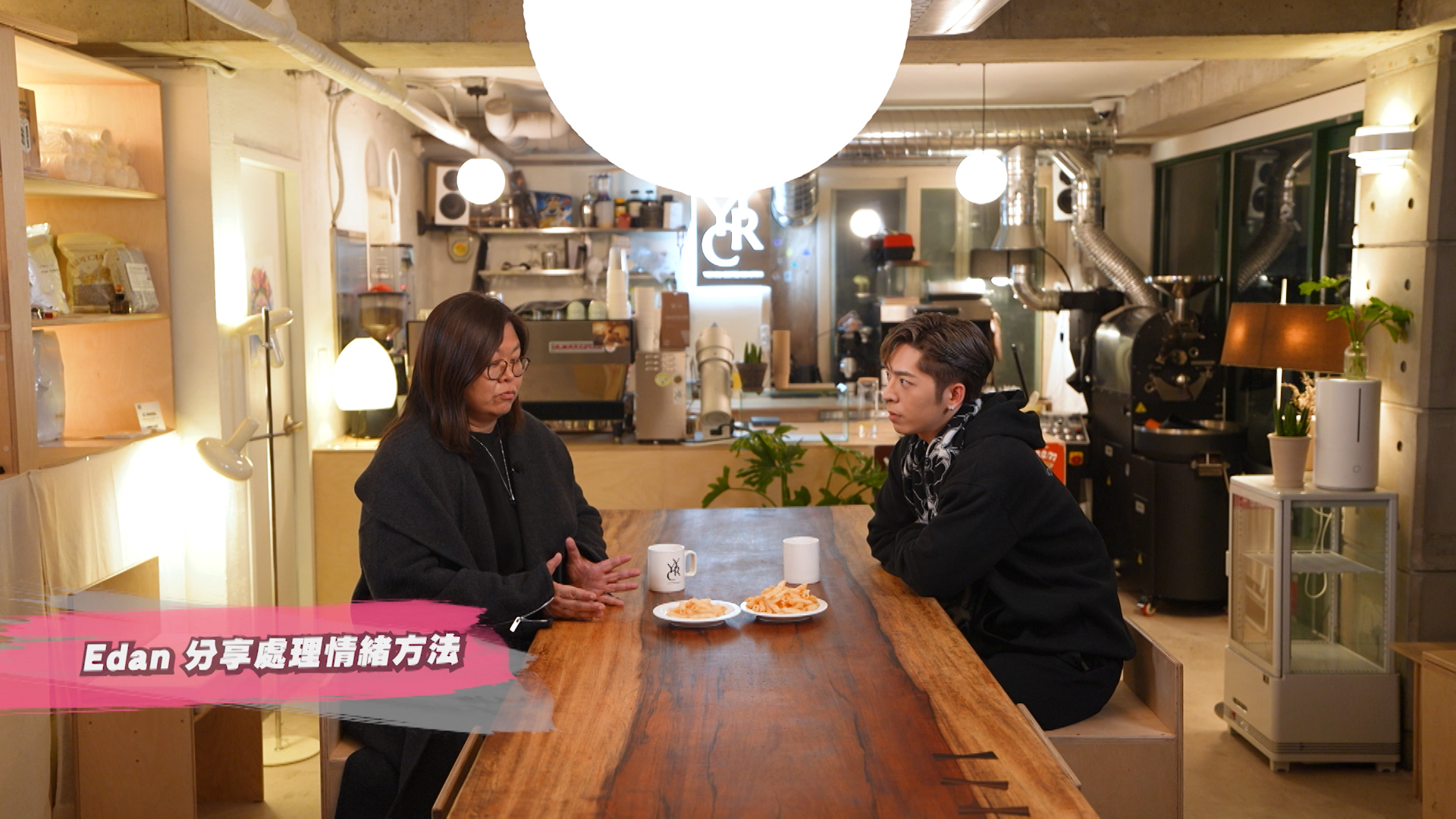 花姐與Edan展開深情對話。.jpg
