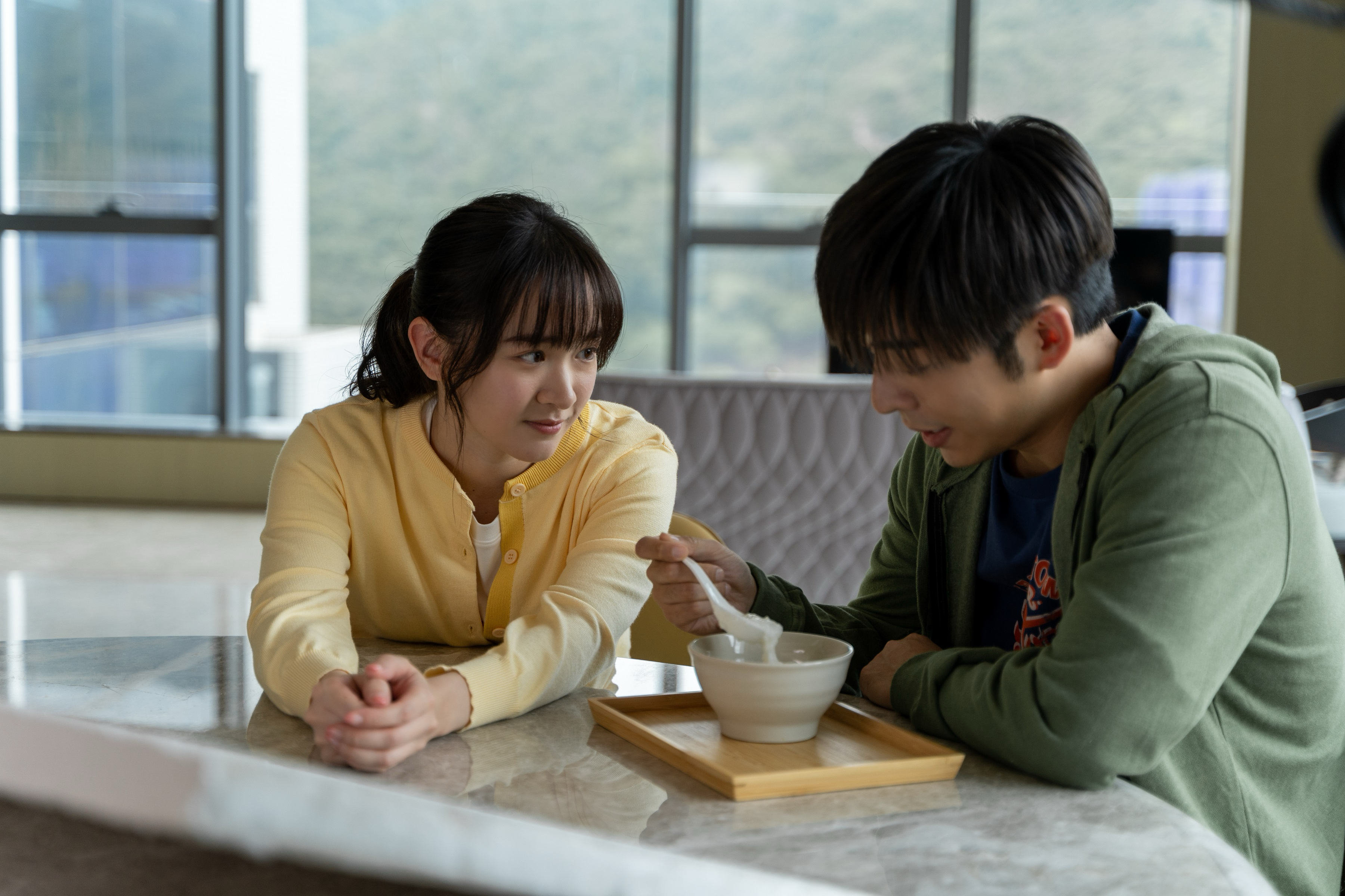 Photo3_陳紫萱與呂爵安首次合作演情侶.JPG