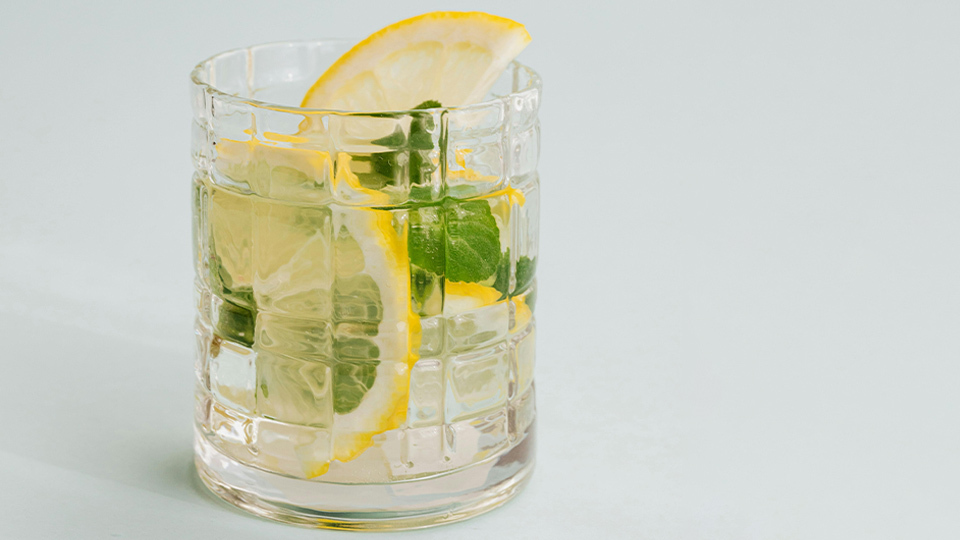 身心有營飲食法則-男子日飲3公升汽水-手術取出35粒腎結石-必知3大健康風險-便利店消暑飲品建議