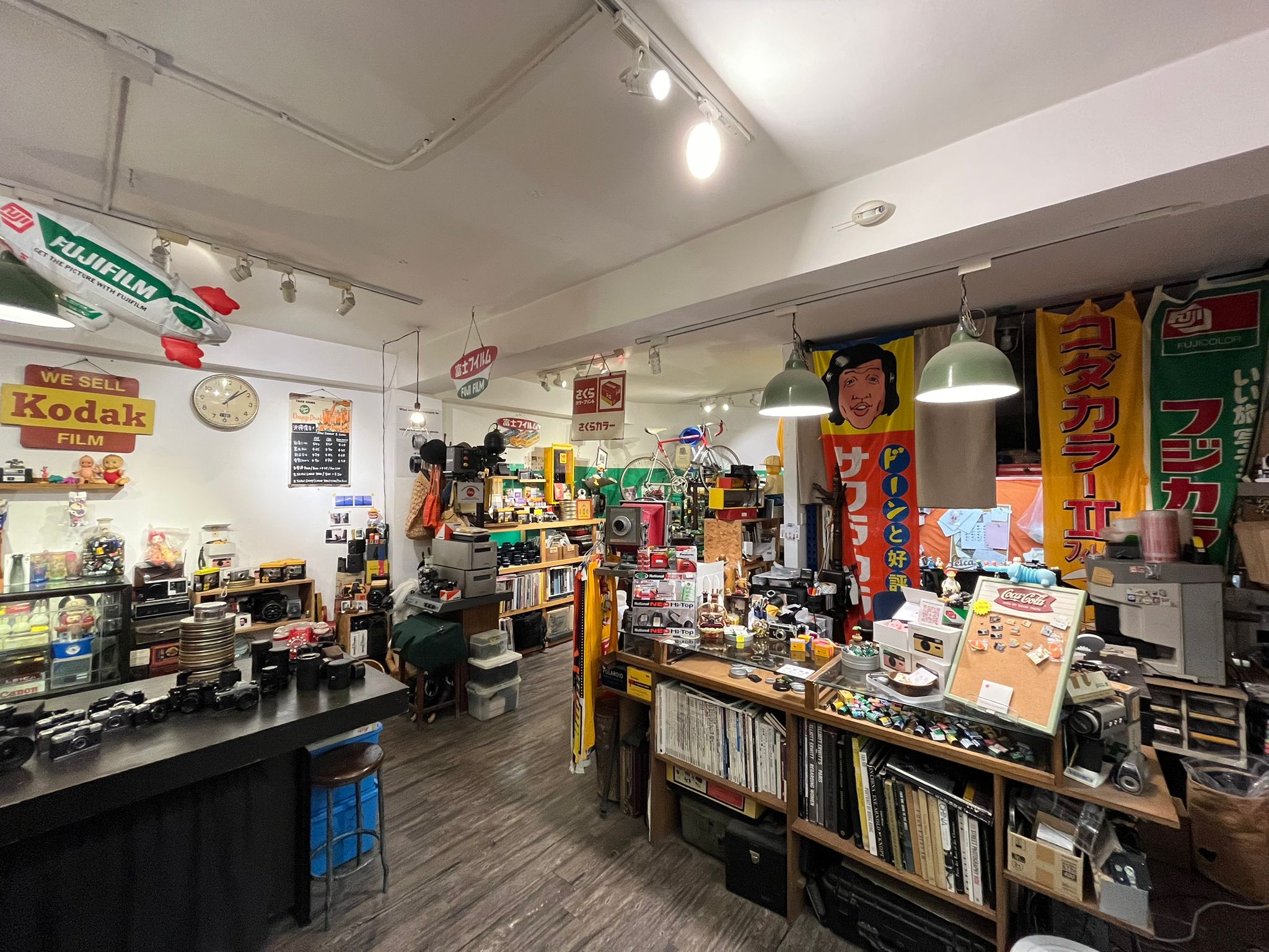 攝影區市集Classical Camera Shop HK.jpg