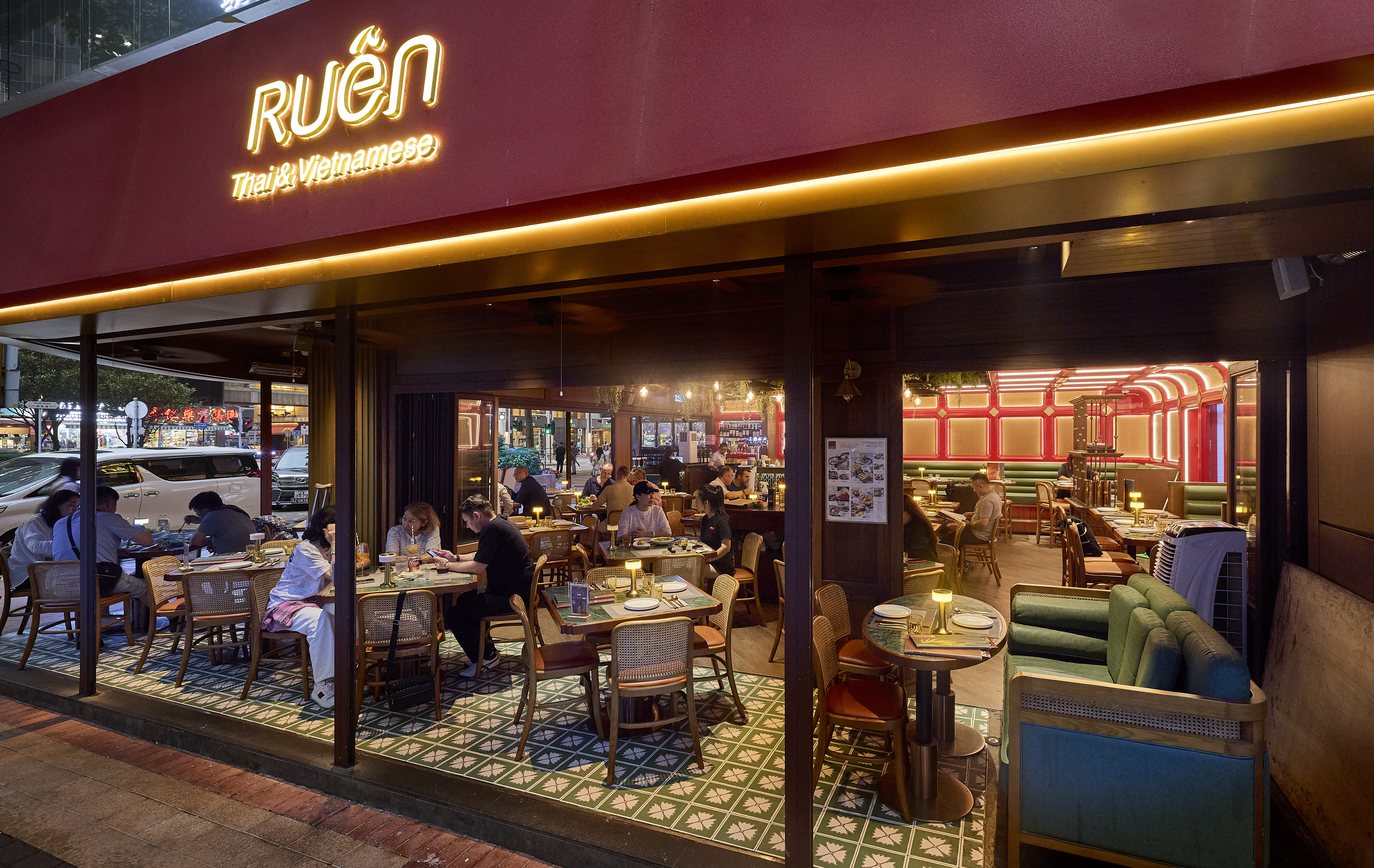 Ruên Thai Exterior.jpg