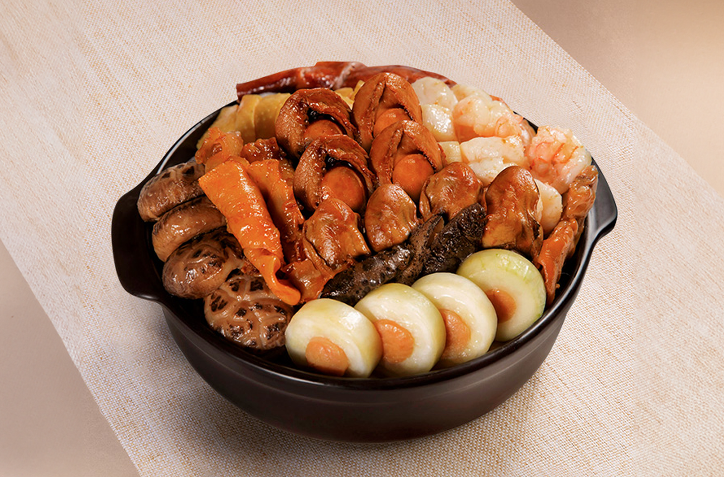 原隻花膠鮑魚盆菜.png