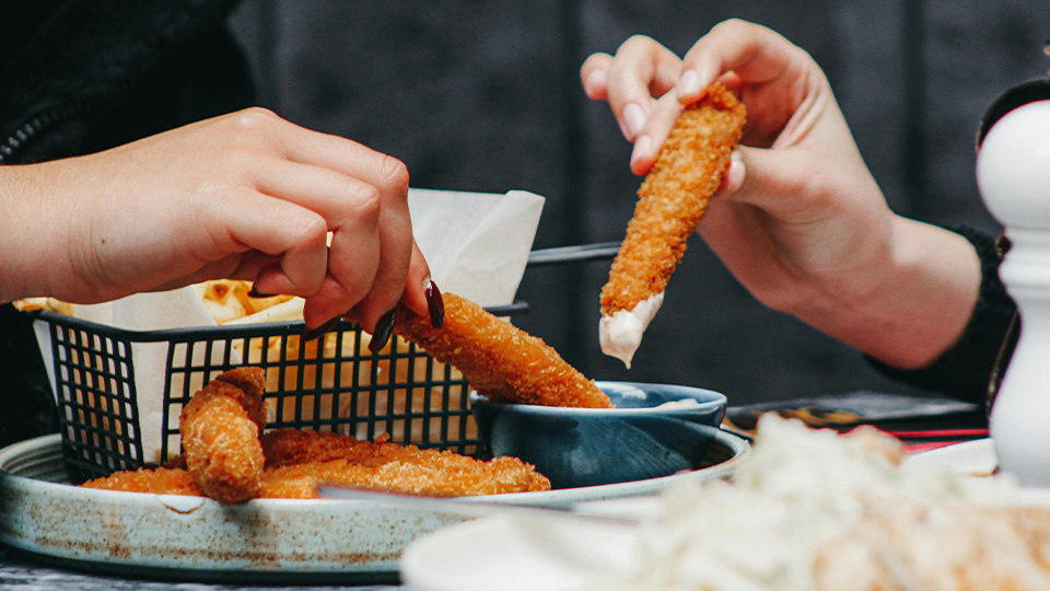 FR3.jpg 身心有營飲食法則-男子戒吃油炸食物令內臟逆齡20歲-解構4大身體影響-氣炸會否較健康