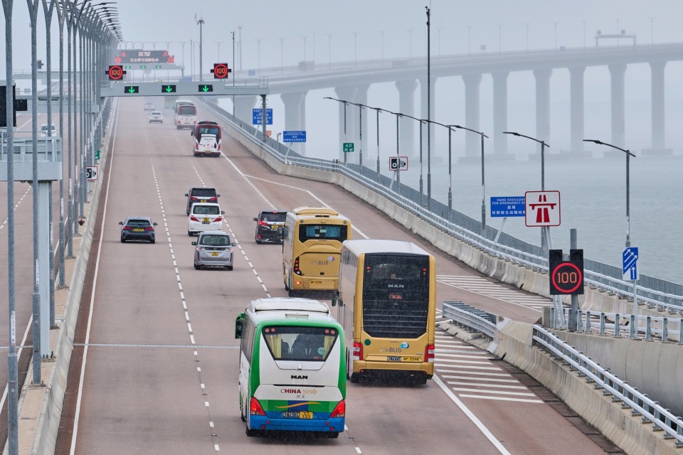 運輸署--港車北上-10月僅4日無須預約-籲駕駛者國慶長假期錯峰出行