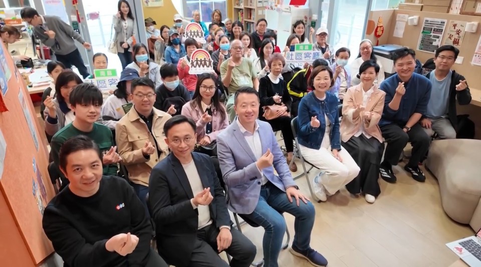 簡樸房制度實施-何永賢赴社區客廳向劏房戶介紹