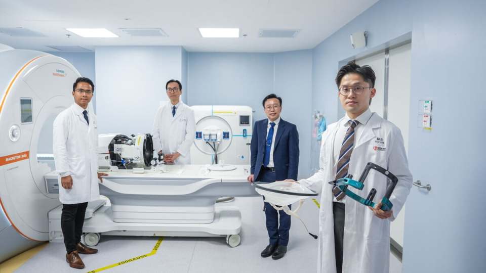 屯門醫院完成全港首宗磁波刀治柏金遜-無創療程即時改善手震