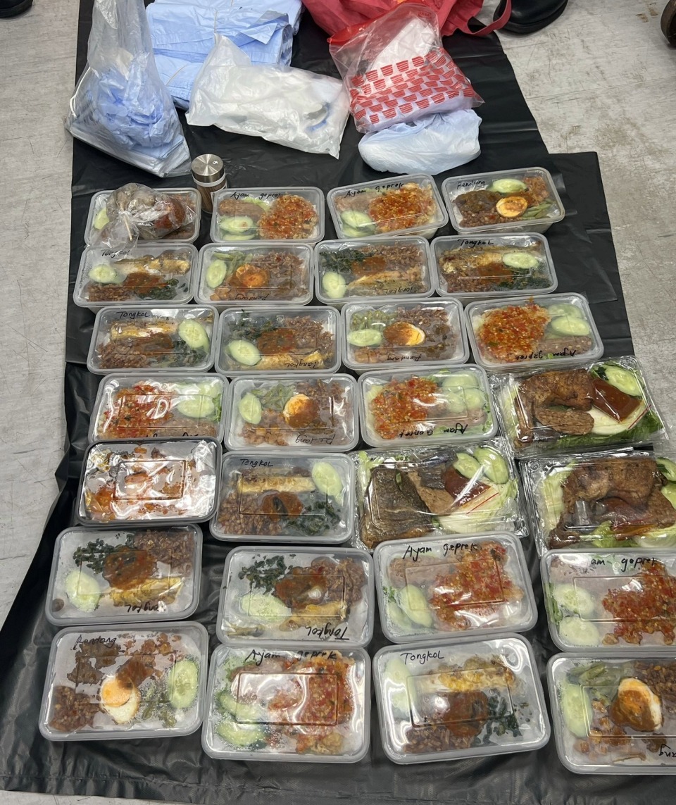 食環署打擊非法擺賣熟食拘捕4人-檢獲近150公斤食物