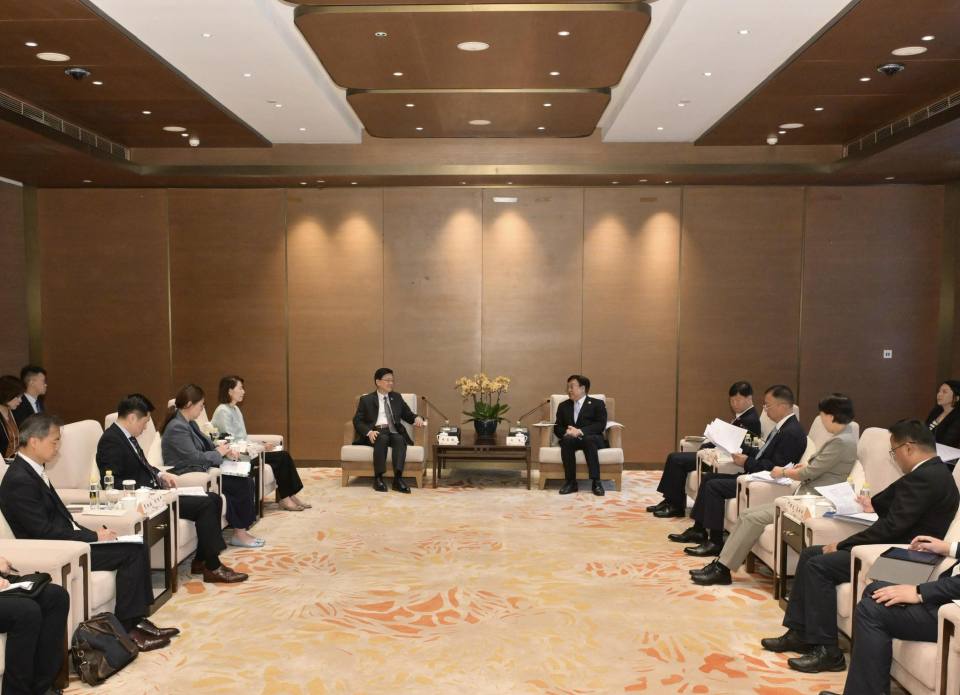 李家超與海南省委書記馮飛會面-稱瓊港可優勢互補強強聯手