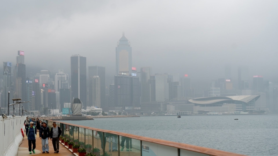 天文台-冷鋒正橫過廣東沿岸-明日本港雨勢有時頗大最低19度