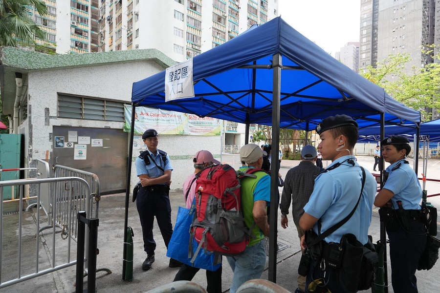 有片-宏道閣20年居民帶環保袋擬執拾小量物品-稱無想過道別