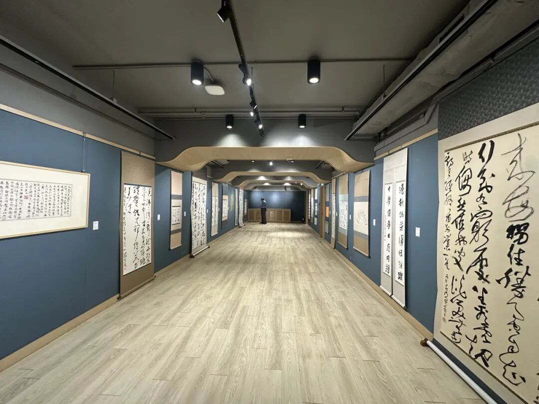 集古齋展出十位五十年代草書名家作品-呈現當代書法筆墨風格