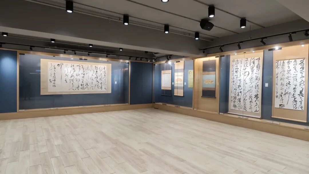 集古齋展出十位五十年代草書名家作品-呈現當代書法筆墨風格