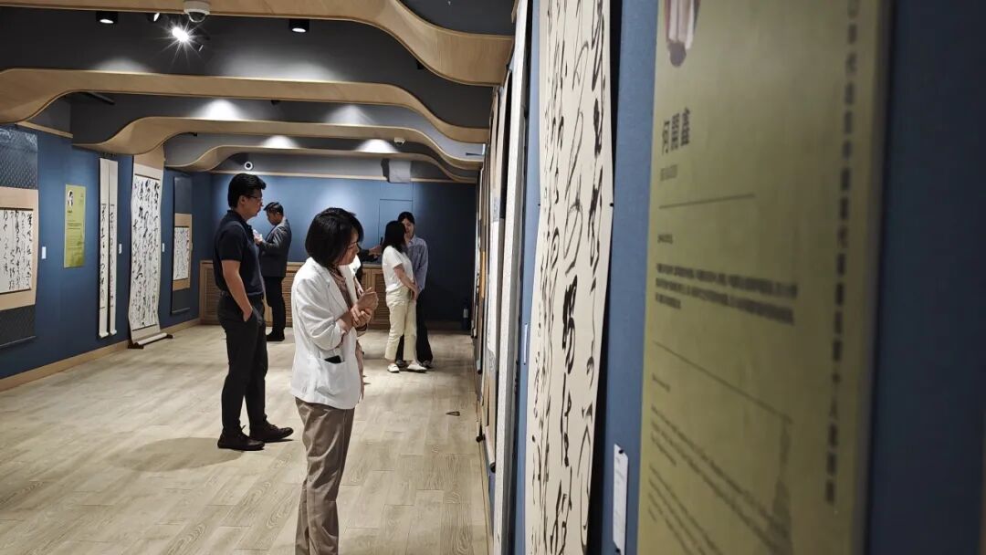 集古齋展出十位五十年代草書名家作品-呈現當代書法筆墨風格