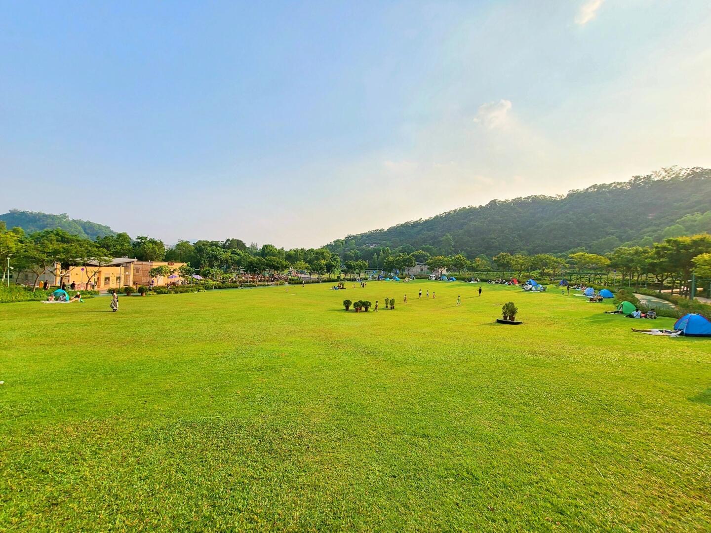 香港10大免費野餐好去處---迪欣湖-香港最高野餐公園-附交通與周邊玩樂懶人包