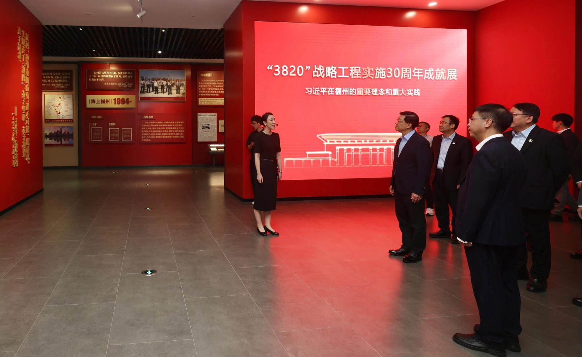 李家超參訪-3820-戰略工程成就展--指對編製香港五年規劃具啟發性