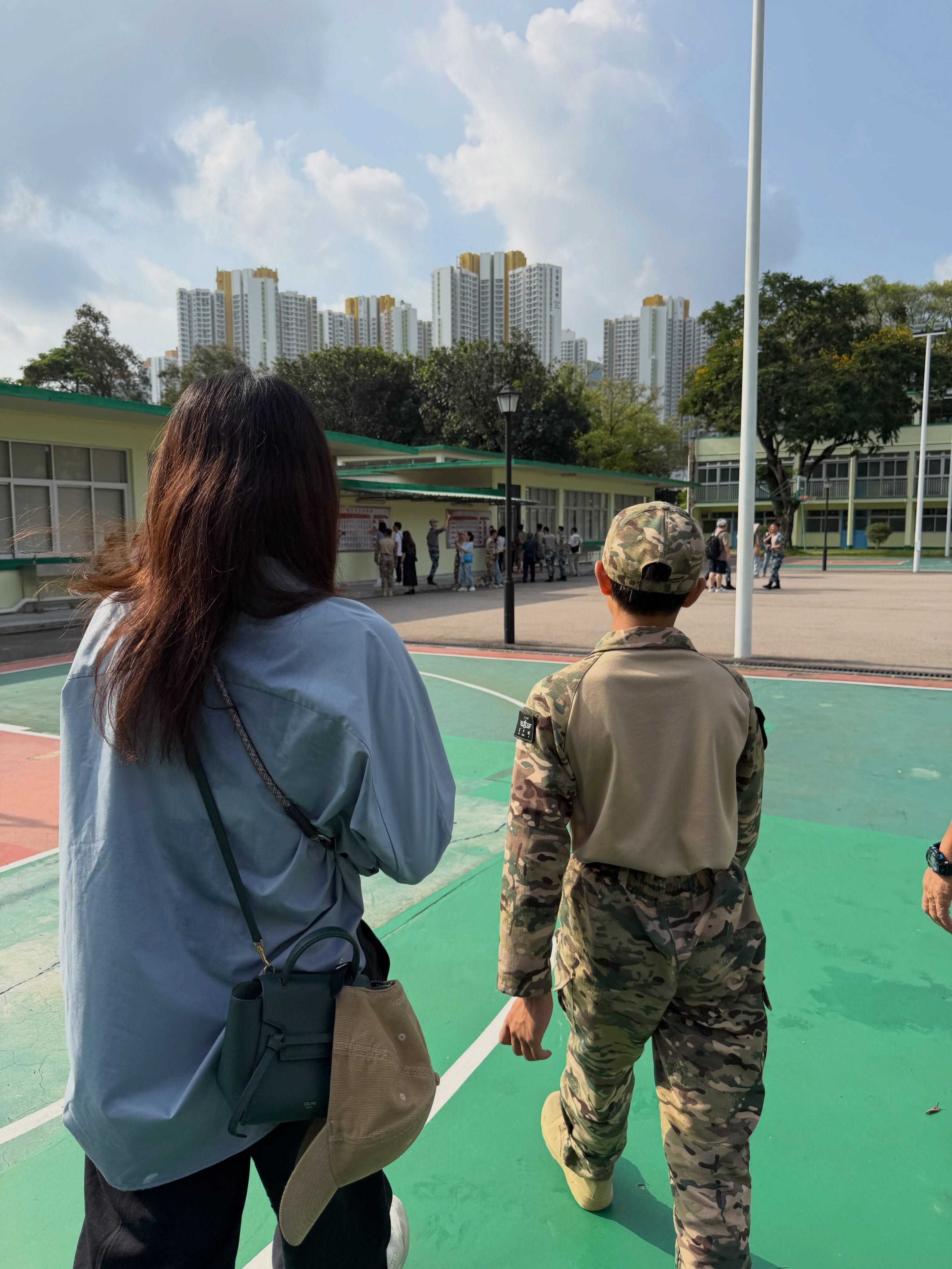 政情-長子參加軍事夏令營變成熟堅強-霍啟剛-為佢感到驕傲