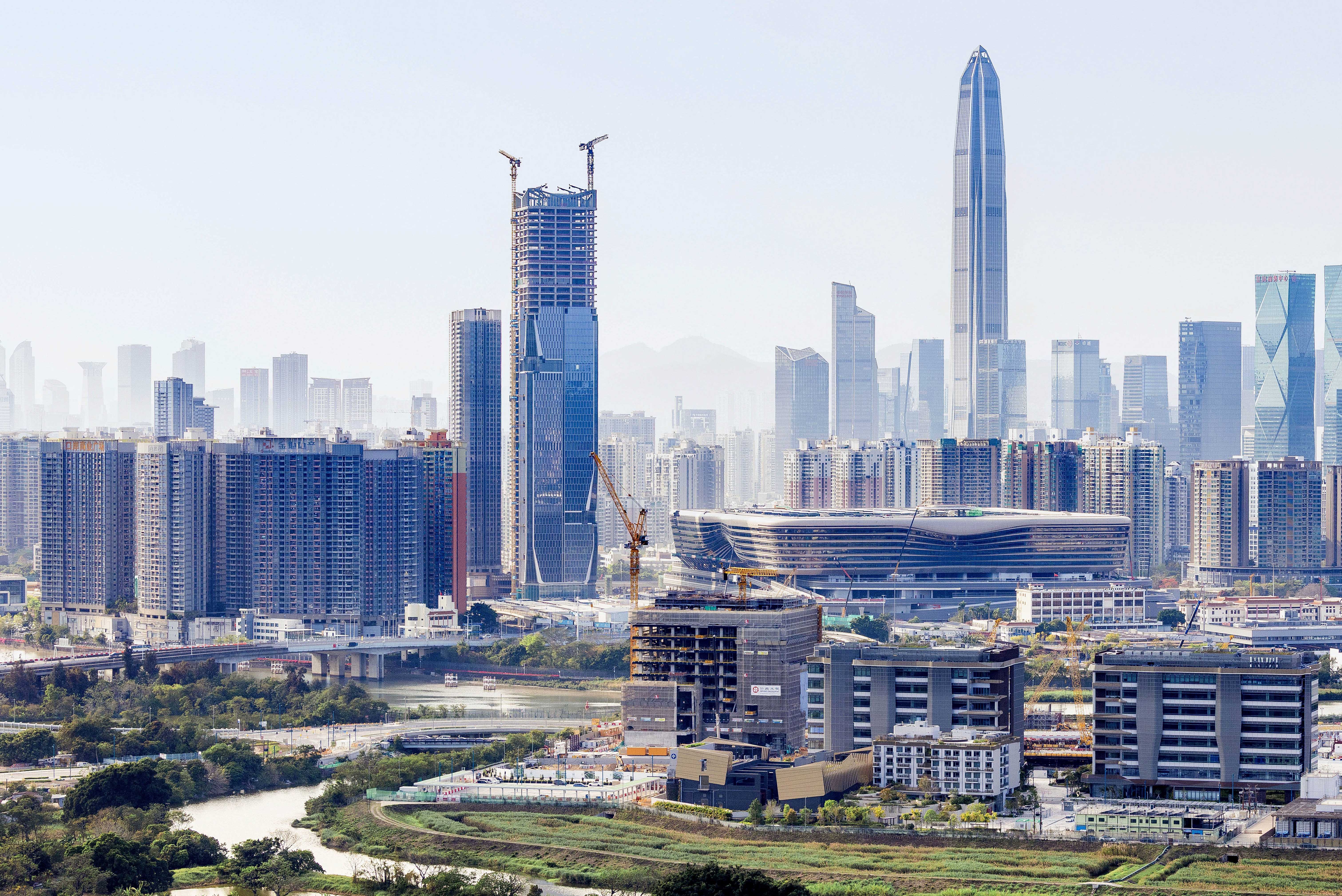 香港五年規劃-李家超-致力維持香港國際化樞紐地位-需加強AI教育及引導