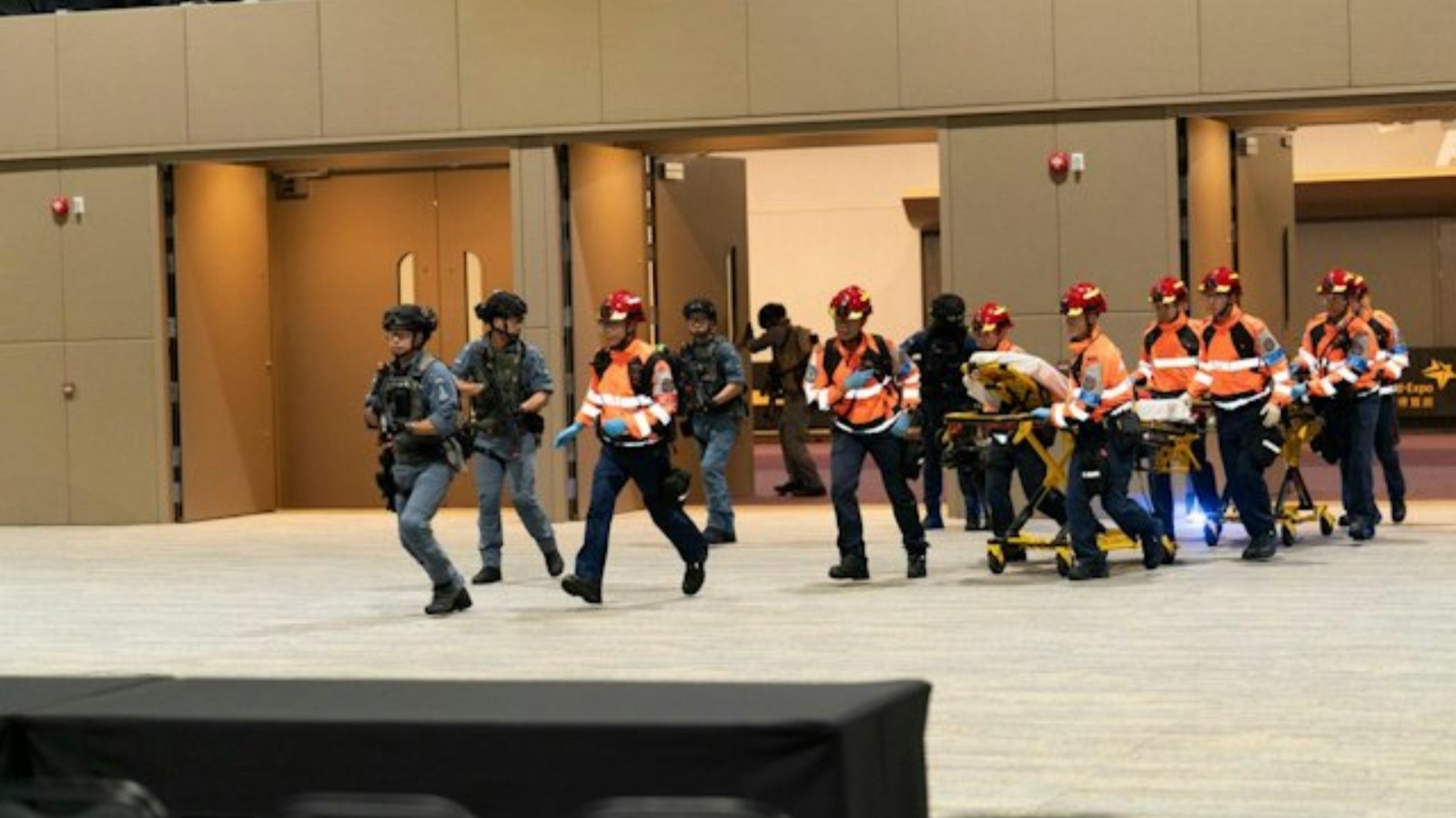 警方連同多部門亞博館反恐演習-逾300人參與-確保國際體育會議安全