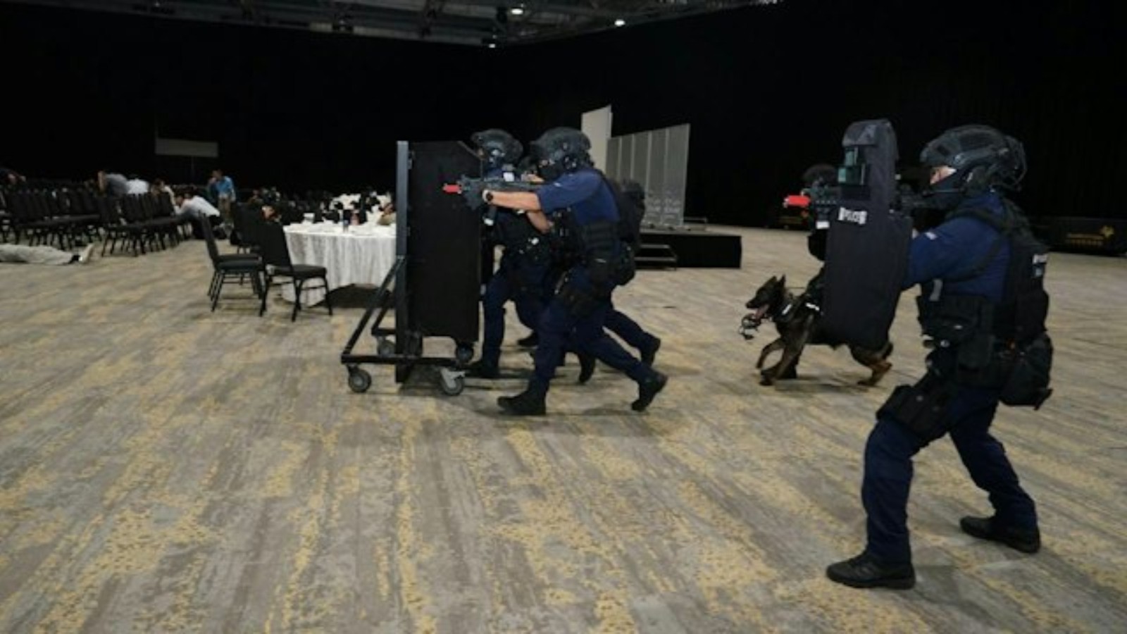 警方連同多部門亞博館反恐演習-逾300人參與-確保國際體育會議安全