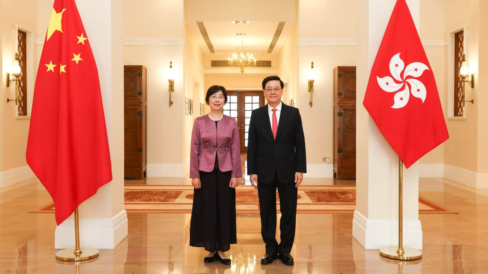 APEC財長會-李家超會晤亞投行行長鄒加怡-歡迎利用香港市場發行債券
