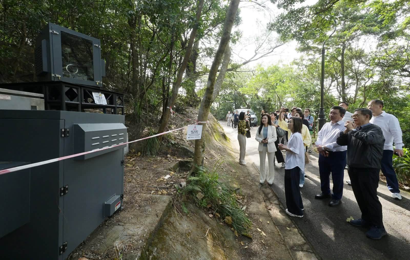 山頂光影匯惹關注專員議員實地視察-強調無修剪樹木