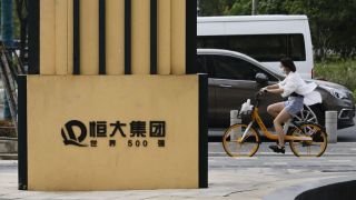 異動股-恒大物業急漲逾27--恒大清盤人收指示性要約或出售股權