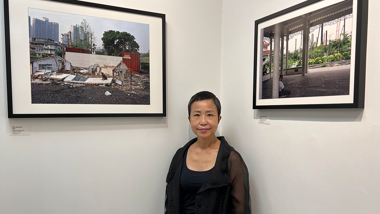 專訪│廿歲女獨闖屋頂窄巷拍攝　藝術家免費展出珍貴香港菲林舊照