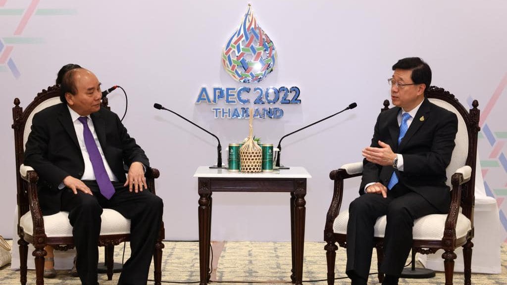 APEC會議丨與阮春福作雙邊會談　李家超：特區官員將訪越南介紹大灣區機遇